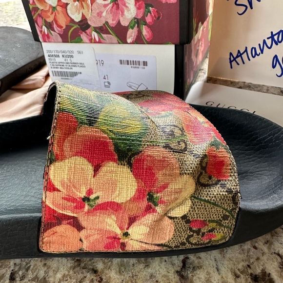 Gucci Bloom Slides size 41. Not for a picky buyer! Please ask questions first! - Picture 7 of 14